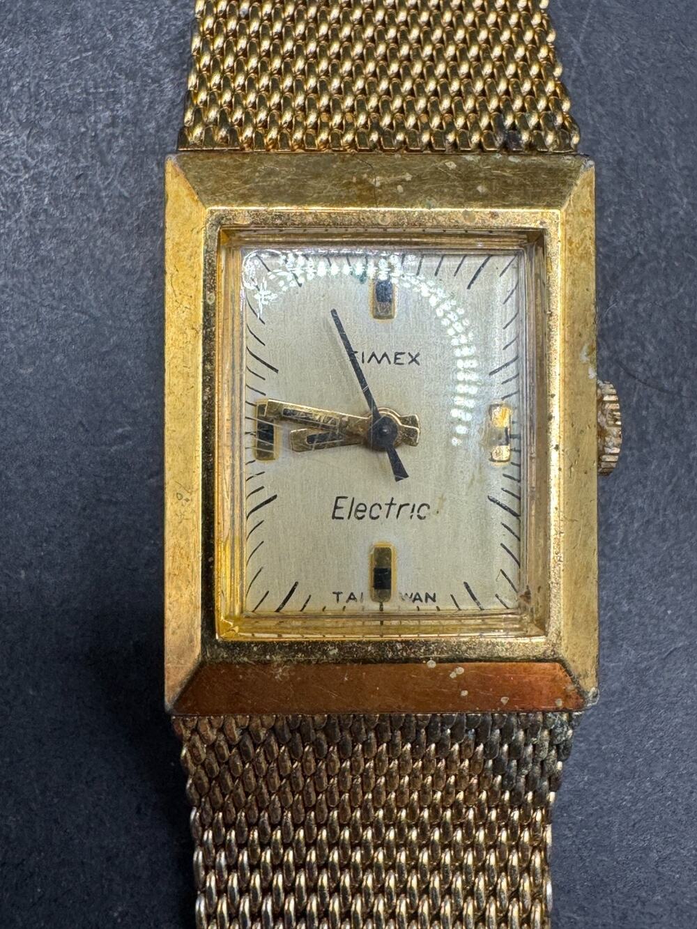 Vintage Timex Electric Gold Tone Tank Watch With Mesh Band 18.5mm Taiwan